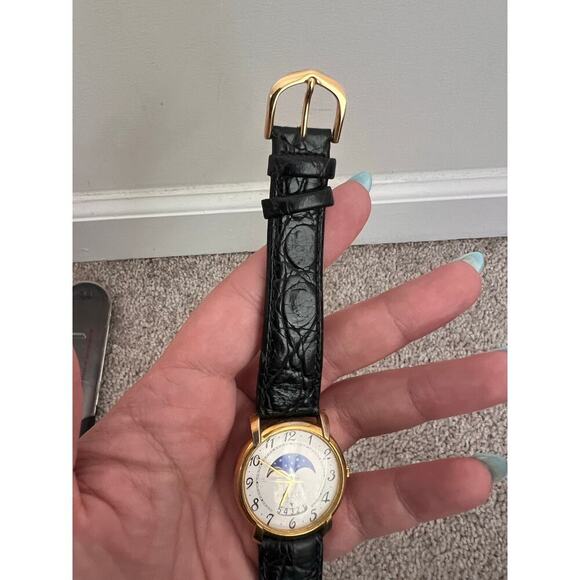 Guess Vintage 1989 Moon Phase Quartz Watch Original Box & Papers Leather Strap - Picture 8 of 15